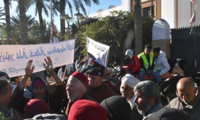 احتجاج أمام مقر ولاية