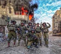 مقاطع ساخرة لجنود الاحتلال بغزة.. كيف تردّ المقاومة على تصرّفهم؟ | العربي 2